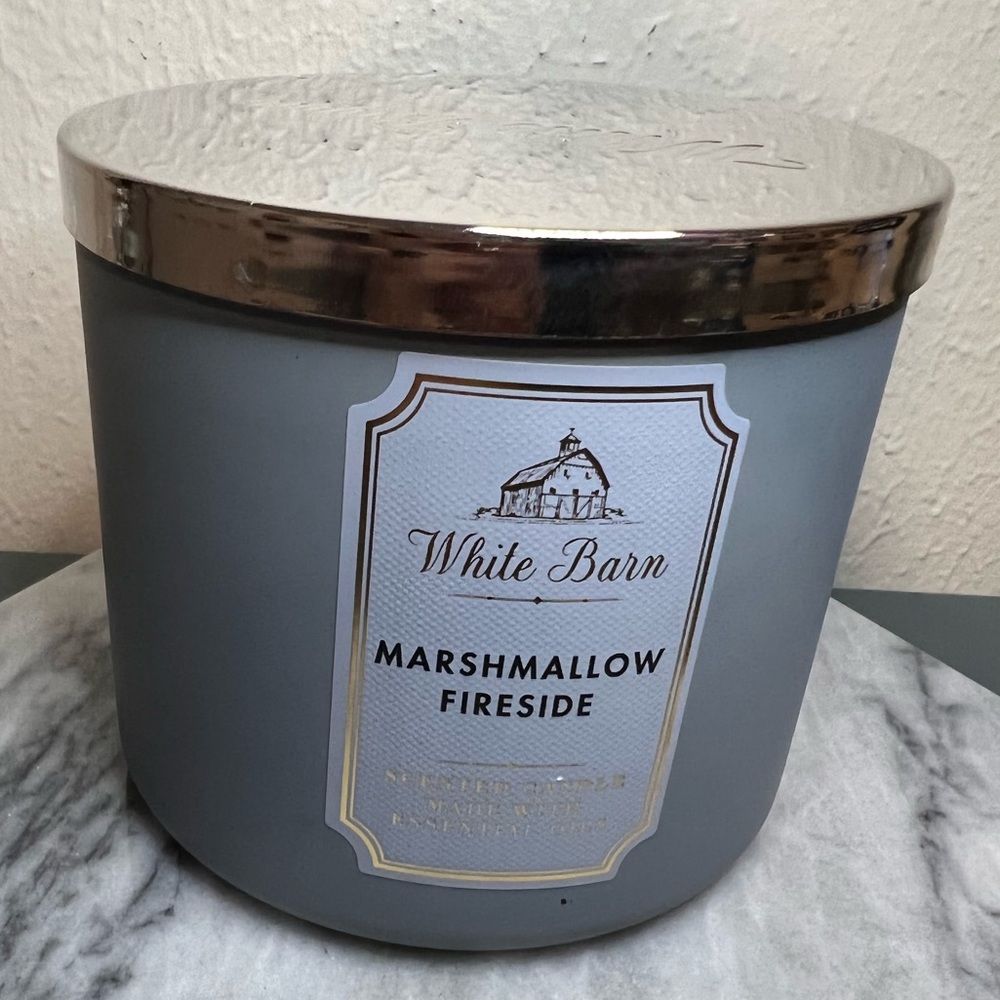 Bath & Body Works Candle in Marshmallow Fireside.